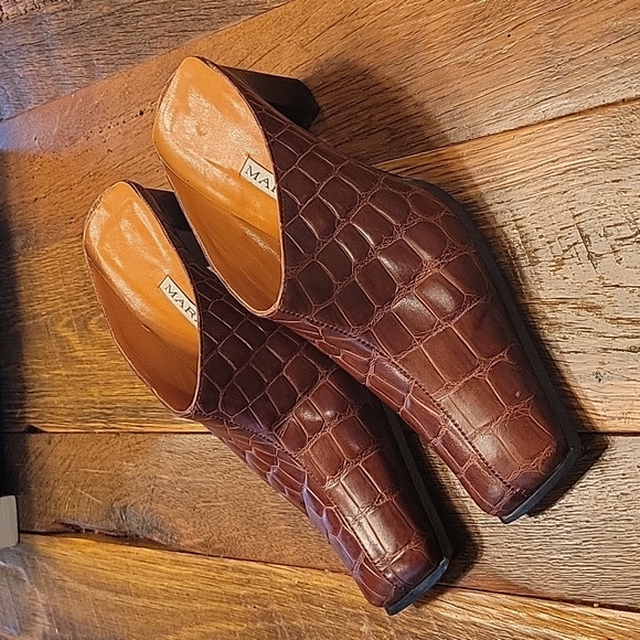 Maraolo size 37.5 (Fit 7) Brown Croc Pattern Leather Mules with Chunk Heel - Picture 1 of 5